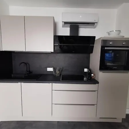 Skyline Klimatisierte Dachgeschoss-wohnung In Mit Blick Ins Rheintal Apartman Dornbirn