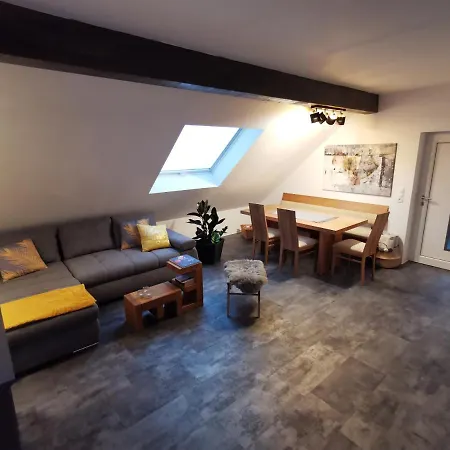 Skyline Klimatisierte Dachgeschoss-wohnung In Mit Blick Ins Rheintal