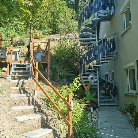Skyline Klimatisierte Dachgeschoss-wohnung In Mit Blick Ins Rheintal Apartamento
