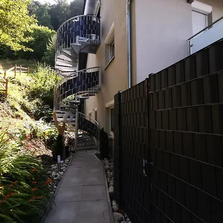 Skyline Klimatisierte Dachgeschoss-wohnung In Mit Blick Ins Rheintal *